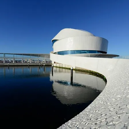 Em Com Piscina Matosinhos (Porto)