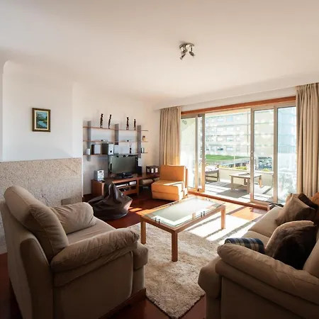 Em Com Piscina 公寓 *