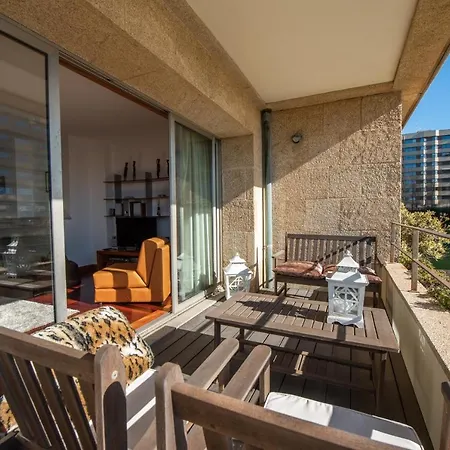 Em Com Piscina Apartman