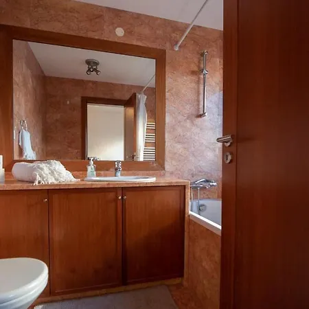 Em Com Piscina Apartman *