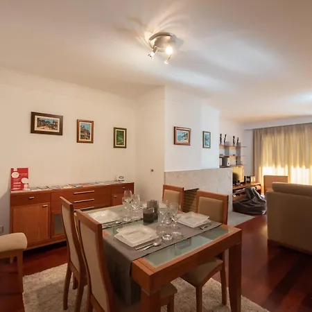 Em Com Piscina Apartman *
