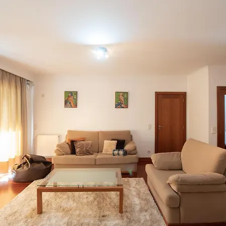 Em Com Piscina Apartament