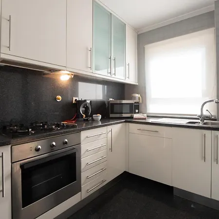 Apartman Em Com Piscina