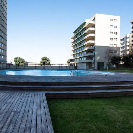 Em Com Piscina