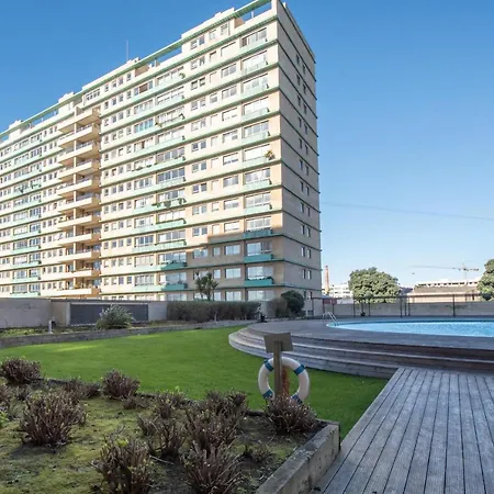 Em Com Piscina Matosinhos (Porto)