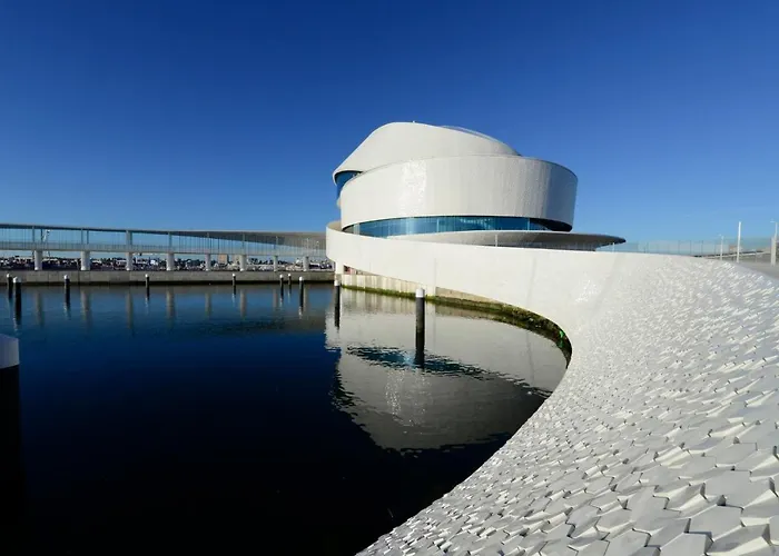 Em Com Piscina Matosinhos (Porto)