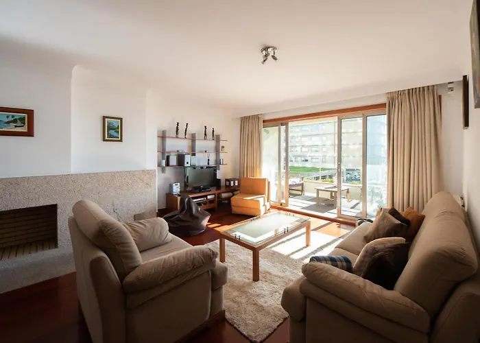 Em Com Piscina Apartament *