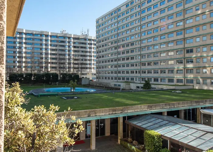 Em Com Piscina 马托西纽什