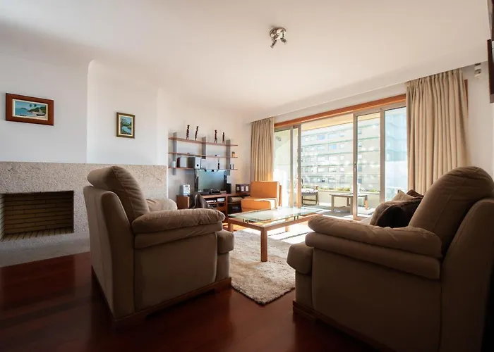 Em Com Piscina * 马托西纽什