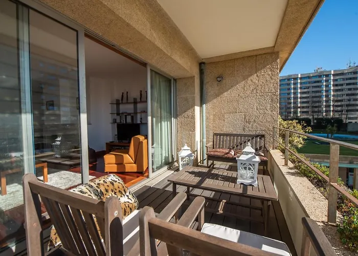 Em Com Piscina Apartment