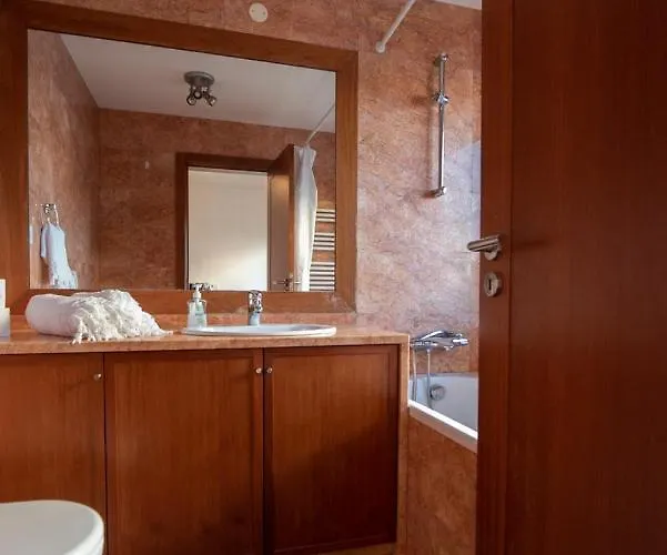 Em Com Piscina Apartament *