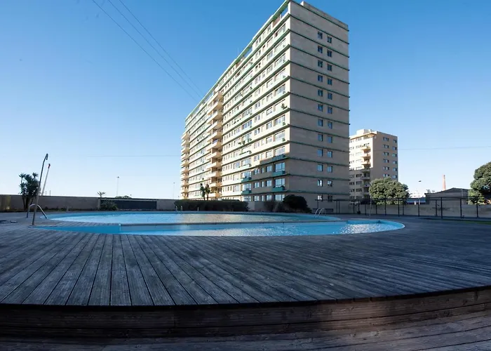 Em Com Piscina 马托西纽什