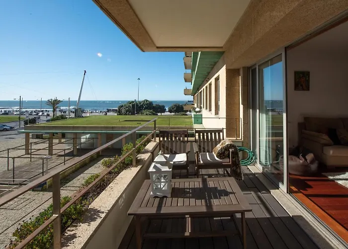 Em Com Piscina Matosinhos (Porto)