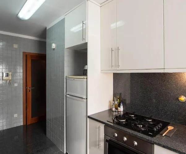 Em Com Piscina Matosinhos (Porto)