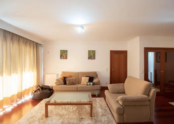 Em Com Piscina Apartment