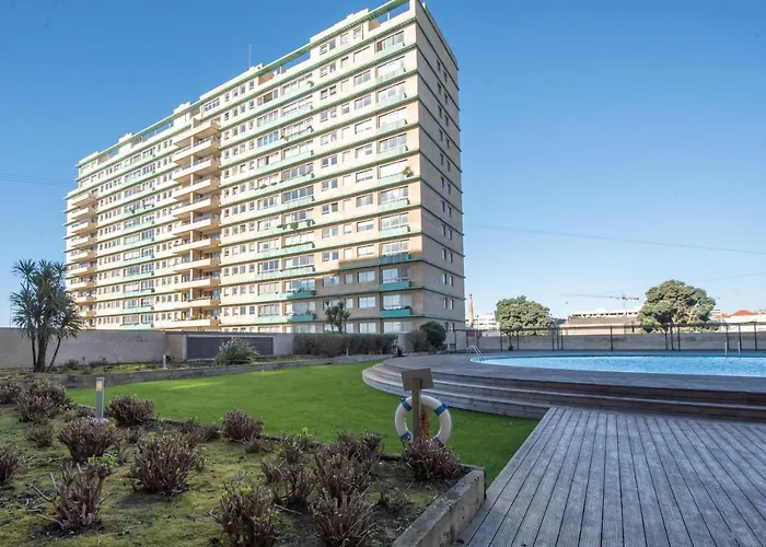 Em Com Piscina Matosinhos (Porto)